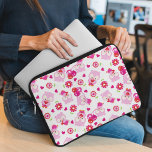 Muster von Ölen, Niedlichen Ölen, rosa Ölen, Herz Laptopschutzhülle<br><div class="desc">Niedlich,  lustig und bezaubernd mit rosa Eulen,  Blume,  Herzen und Ballons. Modernes und trendiges Geschenk,  perfekt für den Eule-Liebhaber in Ihrem Leben.</div>