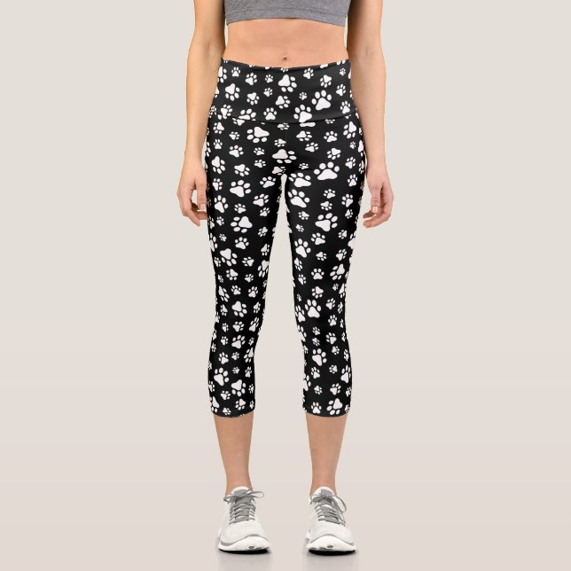 Muster von Paws, Paw Prints, Schwarz und Weiß Capri Leggings (Vorderseite)