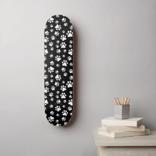 Muster von Paws, Paw Prints, Schwarz und Weiß Skateboard