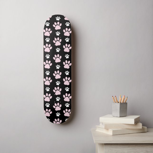 Muster von Pfoten, rosa Pfoten, Hundepfoten, Tierp Skateboard (Wandkunst)