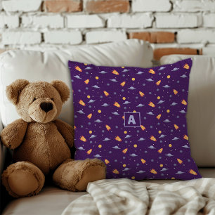 Musterraum lila orange dunkelblau Monogramm Kissen