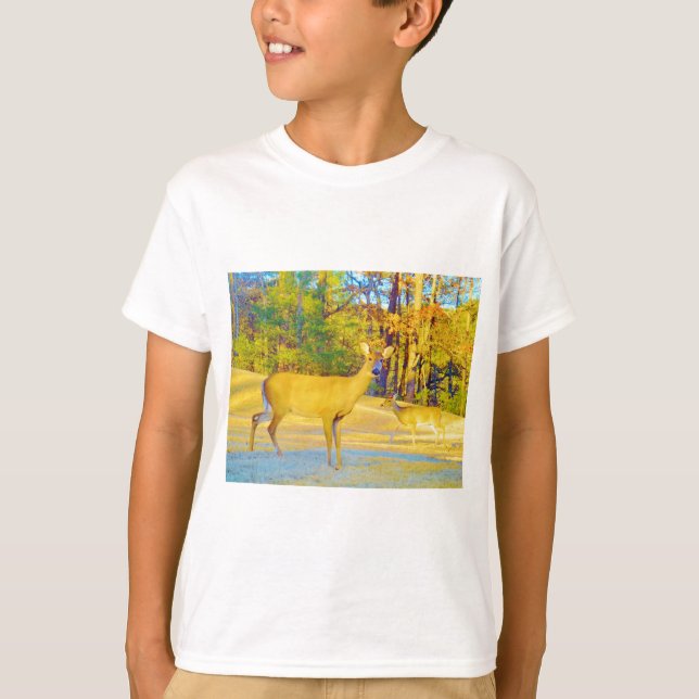 Musturd Colored Deer mit hellblau T-Shirt (Vorderseite)