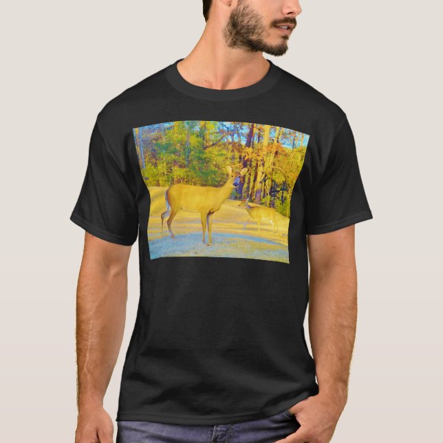 Musturd Colored Deer mit hellblau T-Shirt (Vorderseite)