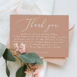 Mute Peach Beige Wedding | Minimalistische Kalligr Dankeskarte<br><div class="desc">Schicken Sie Ihre Dankbarkeit mit sanfter Eleganz mit dieser Dankeschön-Karte in der sanften Mischung aus gedämpftem Pfirsichbeige und rosa Bräune. Der warme, farbige Hintergrund bietet eine romantische, erdige Kulisse für zarte Schriftzypografie. Ideal für minimalistische, Vintage oder Herbst inspirierte Hochzeiten. Dieses raffinierte Design ergänzt Elfenbein, Salbei, Terrakotta oder goldene Hochzeitspaletten wunderbar,...</div>