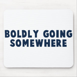 Mutig irgendwo gehend mousepad