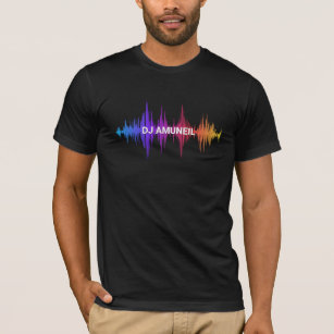 Mutige Musik bewegt mehrfarbiges DJs wellenartig, T-Shirt