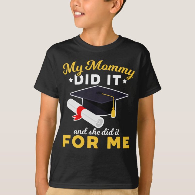Mutter Abschluss Spaß Funny Mama Graduate T-Shirt (Vorderseite)