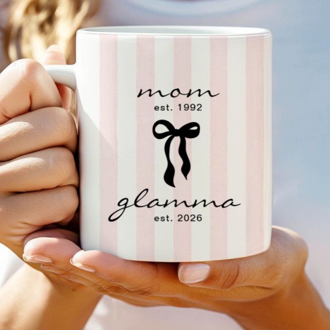 Mutter an Glamma Est Tasse mit Schleife (Von Creator hochgeladen)