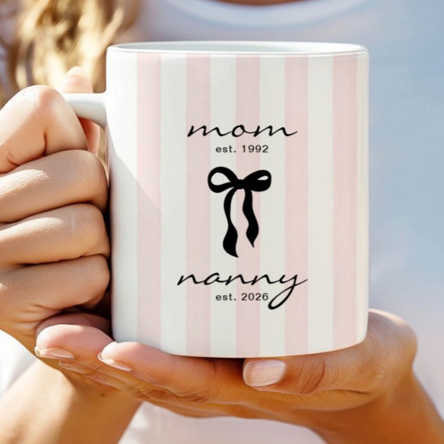 Mutter an Nanny Est Tasse mit Schleife (Von Creator hochgeladen)