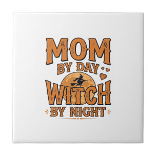 Mutter bei Tag, Hexe bei Nacht Halloween-Shirt-Des Fliese