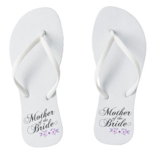 Mutter der Braut, die Wedding ist, drehen Flip Flops