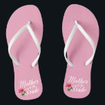 Mutter der Braut Hochzeitkalligrafie Flip Flops<br><div class="desc">Für weitere Anpassungen klicken Sie bitte auf die Schaltfläche "Anpassen" und verwenden Sie unser Designwerkzeug, um diese Vorlage zu ändern. Wenn die Optionen verfügbar sind, können Sie Text und Bild ändern, indem Sie einfach auf "Text oder Bild hier bearbeiten/entfernen" klicken und Ihr eigenes Bild hinzufügen. Wenn Sie dieses Design einem...</div>