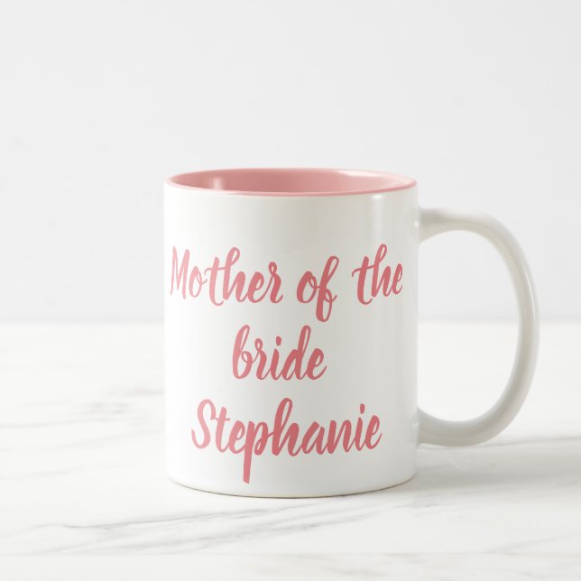 Mutter der Bride Pink Script Hochzeiten Zweifarbige Tasse (Rechts)
