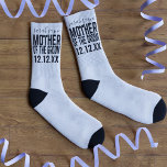 Mutter der maßgeschneiderten Elternsocken von Groo Socken<br><div class="desc">Füge den Namen der Mutter des Bräutigams und deinen Hochzeitstermin hinzu und ändere vielleicht die Farbe zu ihrem Favoriten oder zu deinem Hochzeitsfarbenschema.</div>