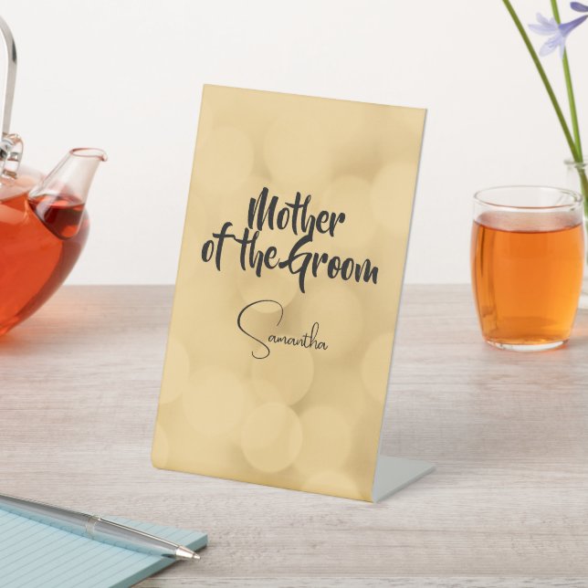 Mutter des Bräutigams - bearbeitbarer Text auf Gol Sockelschild (In SItu)