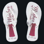 Mutter des Brautkleides Hochzeitsstils Brautparty Flip Flops<br><div class="desc">Flip Flops zeigen eine originelle Marker-Abbildung eines hübsch bordeauxfarbenen Brautkleides mit MUTTER DER BRIDE in einem lustigen Schriftart. Gutes kleines Geschenk für Ihre Hochzeitsfeier! Personalisieren Sie einfach das Datum Ihrer Veranstaltung. Koordination von Designs für andere Mitglieder des Brautparty. Der Designer ist verfügbar, um benutzerdefinierte Designs zu erstellen und hochzuladen, um...</div>