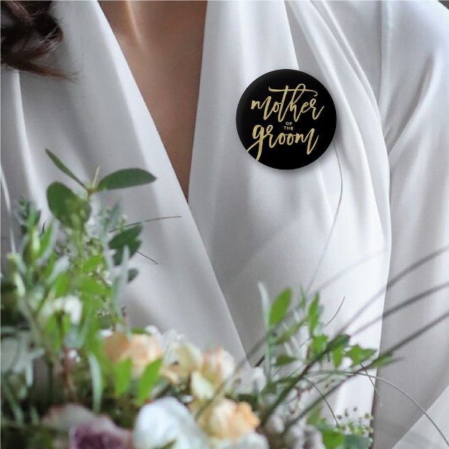 Mutter des Groom Chic Gold Brautparty Hochzeit Button ('Mother of the Groom' Brush Script Calligraphy Wedding Rehearsal Pin Button @ fatfatin_blue_knot)