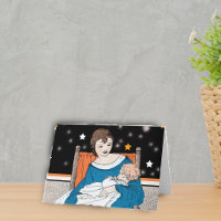 Mutter, die ihr Baby in orangefarbenen Stars hält