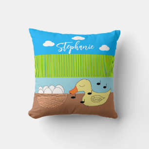 Mutter Ente singt mit ihren Eiern Kissen