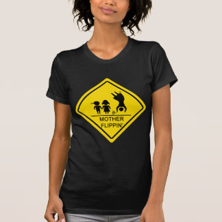 Mutter Flippin Ertrag-Zeichen T-Shirt