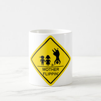 Mutter Flippin Ertrag-Zeichen Tasse