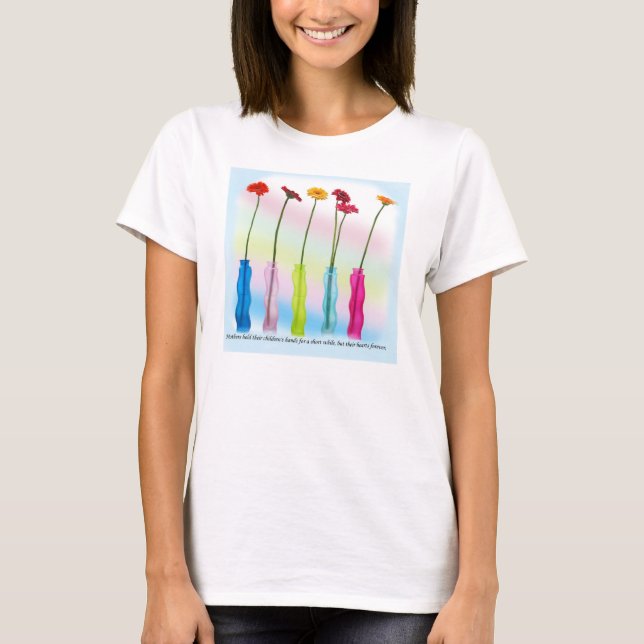 Mutter hält ihren Kindern die Hände T-Shirt (Vorderseite)