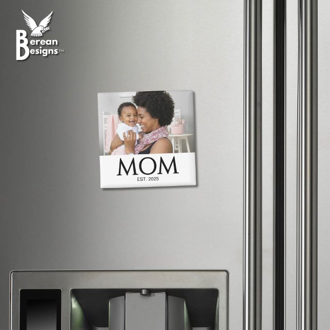 Mutter hat Fotogeschenk eingerichtet Magnet (MOM ESTABLISHED Magnet with customizable photo and year. Ideal gift for Mother's Day and mom groups.)