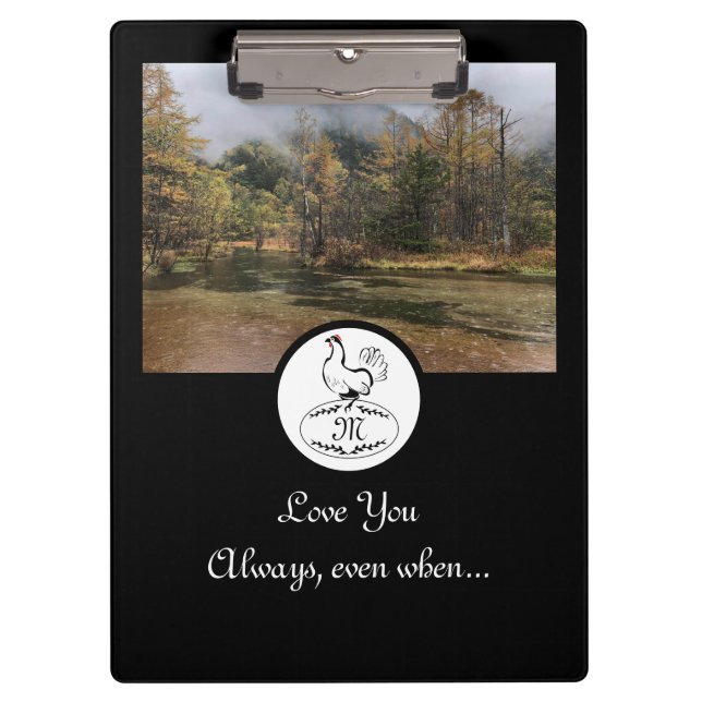 Mutter Hen Nesting w Monogram Egal Foto Klemmbrett (Vorderseite)