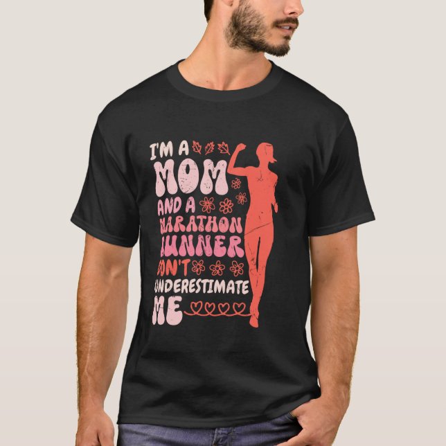 Mütter ICH BIN MUTTER UND MARATHONLÄUFERIN Lustige T-Shirt (Vorderseite)