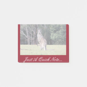 Mutter Kangaroo mit Baby Joey in ihrem Beutel Post-it Klebezettel