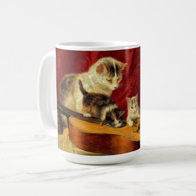 Mutter Katze und Kätzchen spielen mit Gitarre Kaffeetasse (Vorderseite Links)