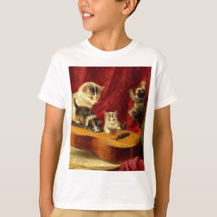 Mutter Katze und Kätzchen spielen mit Gitarre T-Shirt