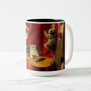 Mutter Katze und Kätzchen spielen mit Gitarre Zweifarbige Tasse