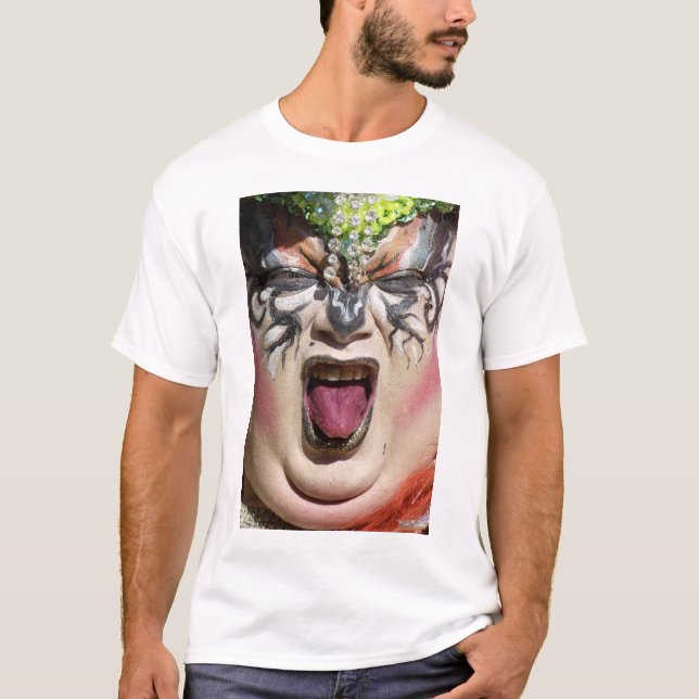 Mutter Needs ein Getränk kitschig T-Shirt (Vorderseite)