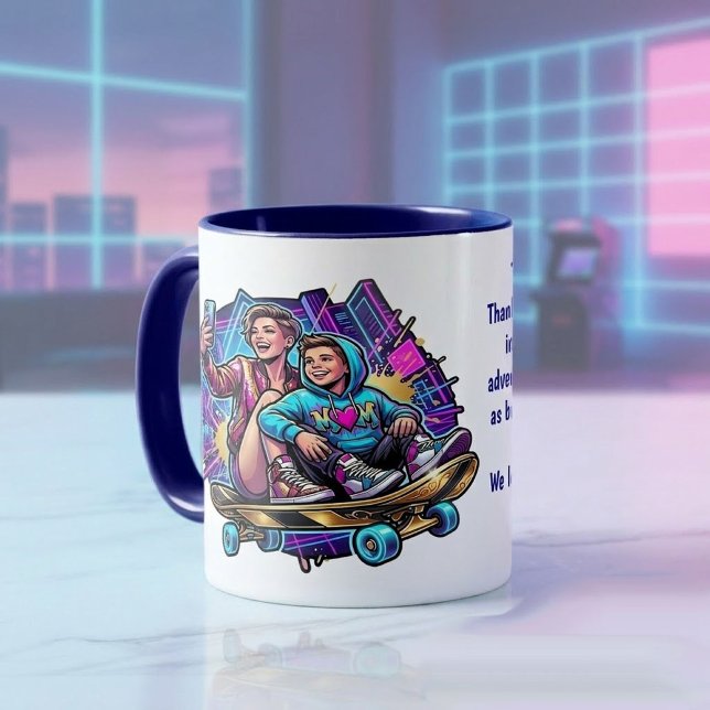 Mutter & Sohn: Neon Drive Personalisierter Becher Tasse (Von Creator hochgeladen)