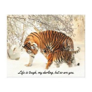 Mutter-Tiger und CUB im Schnee "Leben ist stark… " Leinwanddruck