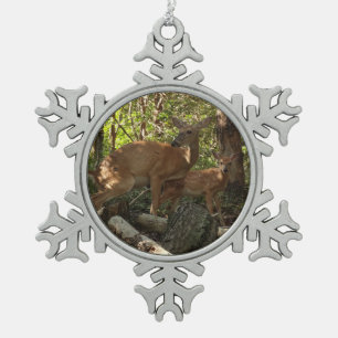 Mutter und Baby Deer im Shenandoah-Nationalpark Schneeflocken Zinn-Ornament