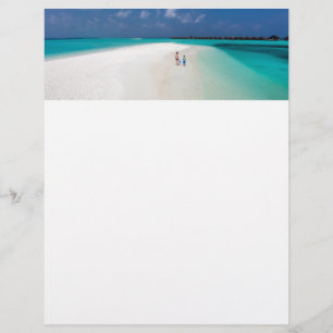 Mutter und Sohn am tropischen Strand Flyer