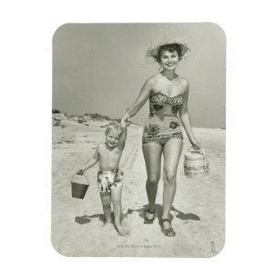 Mutter und Sohn beim Spaziergang Magnet