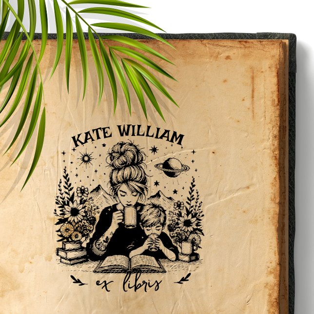 Mutter und Sohn mit Buch Benutzerdefiniertes Exlib Permastempel (Von Creator hochgeladen)