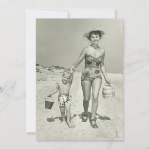 Mutter und Sohn zu Fuß