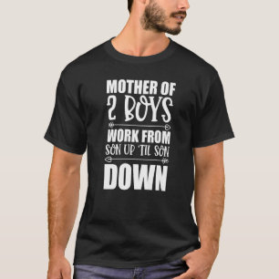 Mutter von 2 Jungen arbeitet von Son Up bis Son Do T-Shirt