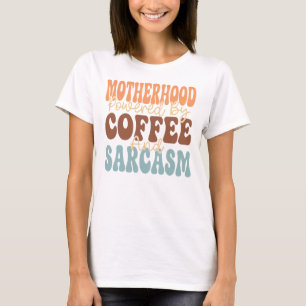 Mutterschaft angetrieben von Kaffee und Sarkasmus T-Shirt
