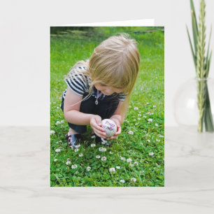 Muttertagsmädchen mit Ei Karte