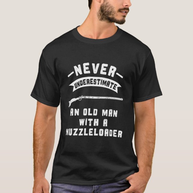 Muzzleloading Rifle nie unterschätzen Old Muzzle T-Shirt (Vorderseite)