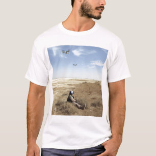 MV-22B Ospreys fliegen über den Korpus der US-Mari T-Shirt