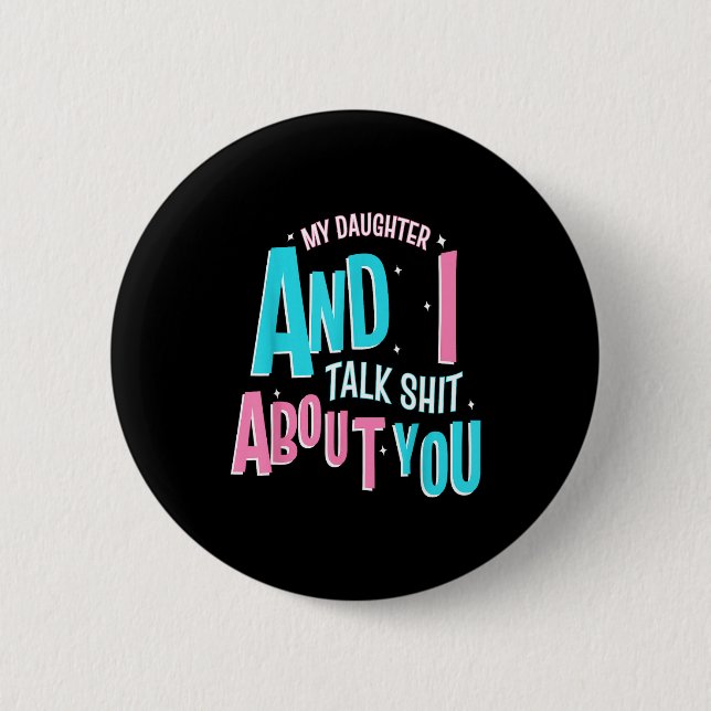 My Daughter And I Talk About You Funny Matching Mo Button (Vorderseite)