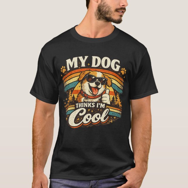 My Dog Thinks I'm Cool Retro Dog Art T-Shirt (Vorderseite)