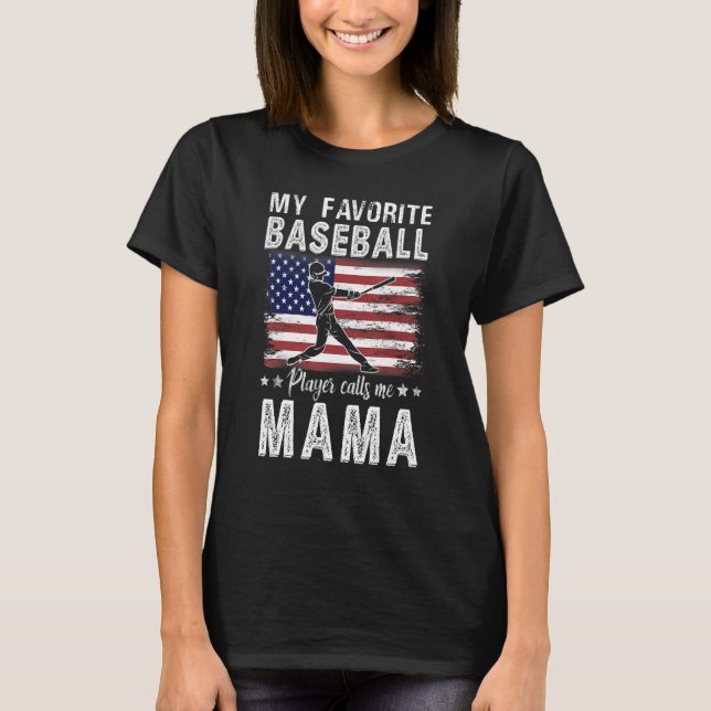 My Favorite Baseball Player Calls Me Mama American T-Shirt (Vorderseite)