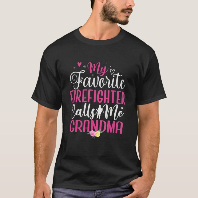 My Favorite Firefighter calls me Grandma Cute T-Shirt (Vorderseite)